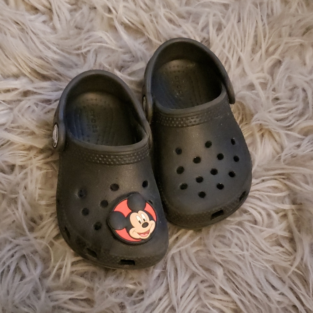 Toddler crocs